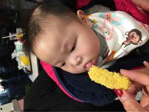 麦当劳妈妈吃瓜,温馨家庭生活剪影