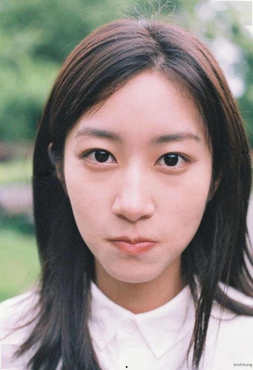 吃瓜女生博主,揭秘吃瓜女生的趣味生活圈